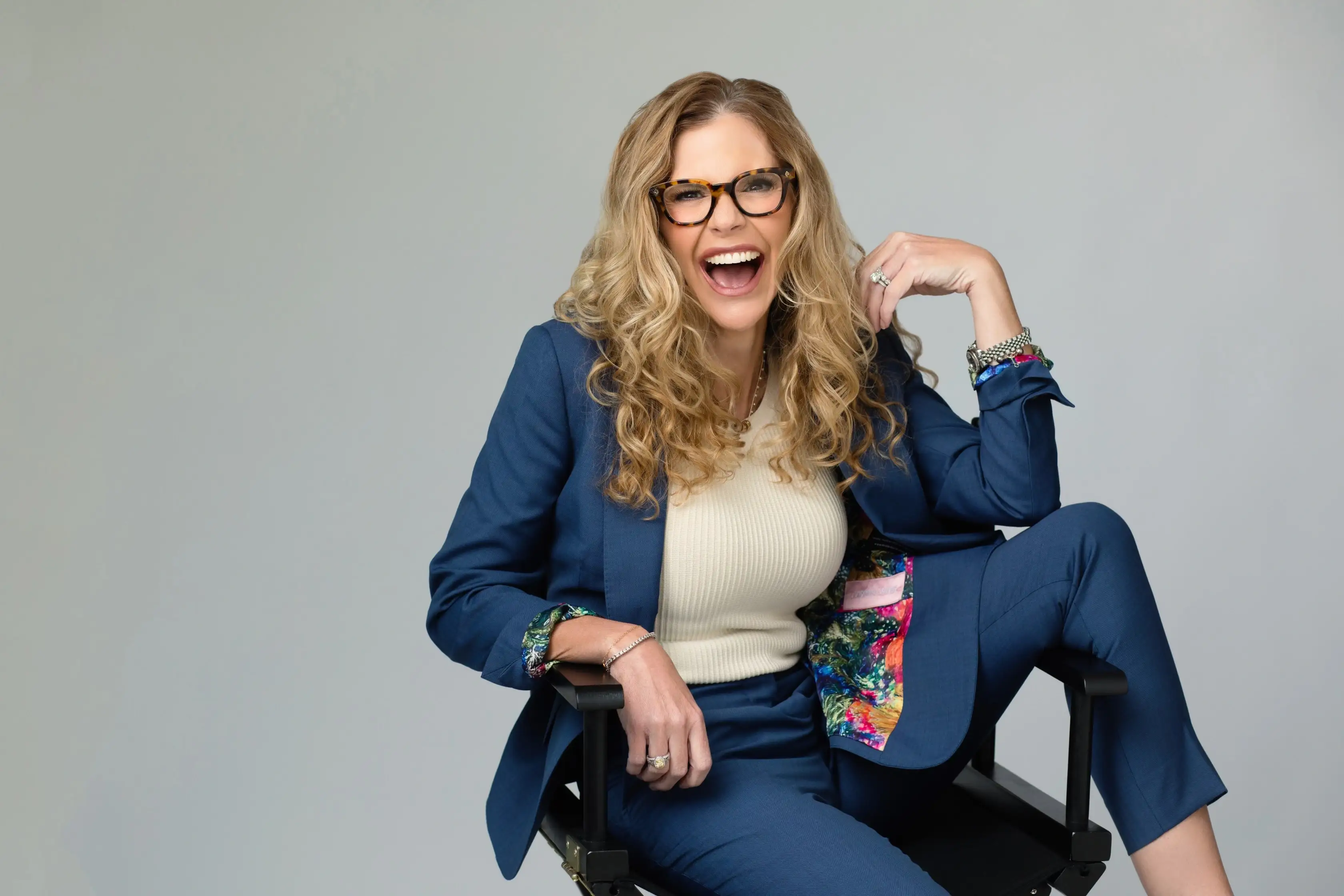 Woman smiling using a blue suit