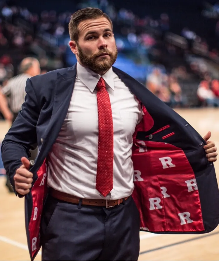 Athlete using Reveal suit with red linning.